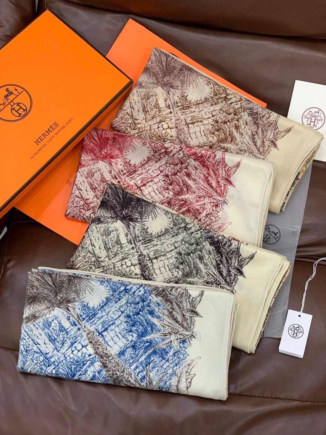 重磅推荐的140顶级丝绒双面异色披肩《回归自然》 披肩尺寸：140*140方巾 70%羊绒30%真丝这张