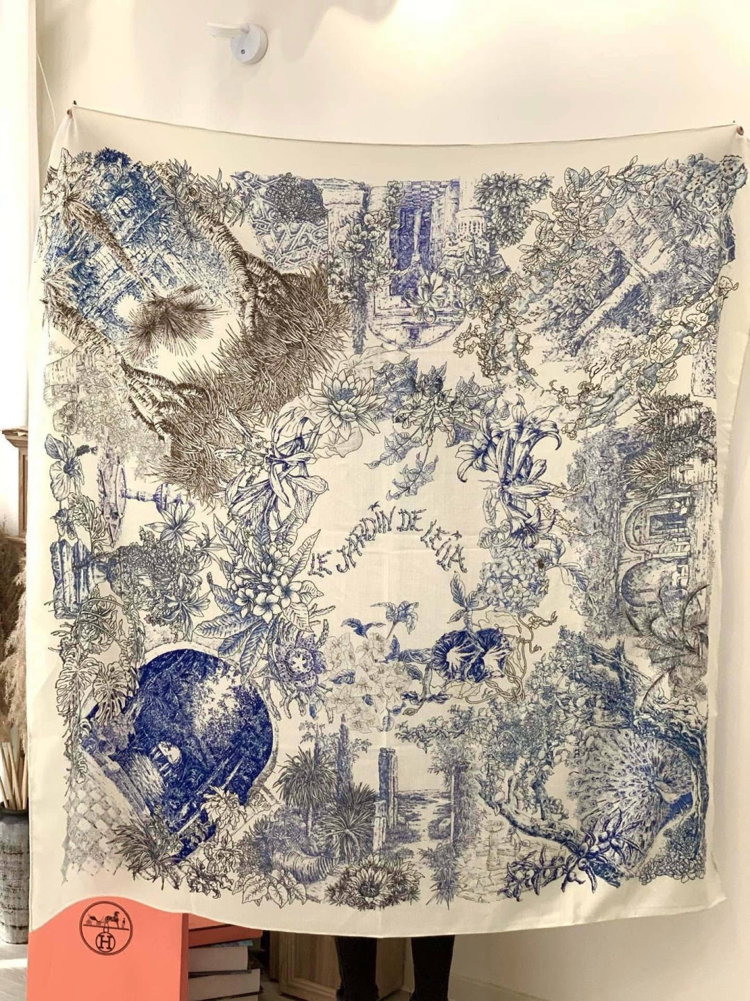 重磅推荐的140顶级丝绒双面异色披肩《回归自然》 披肩尺寸：140*140方巾 70%羊绒30%真丝这张