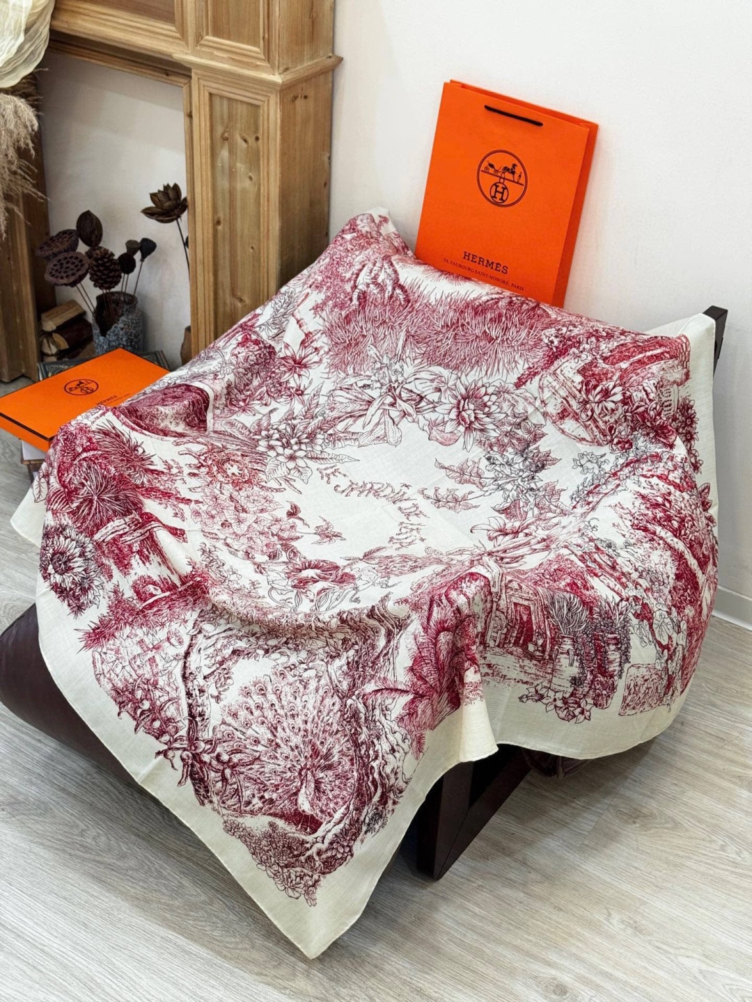 重磅推荐的140顶级丝绒双面异色披肩《回归自然》 披肩尺寸：140*140方巾 70%羊绒30%真丝这张