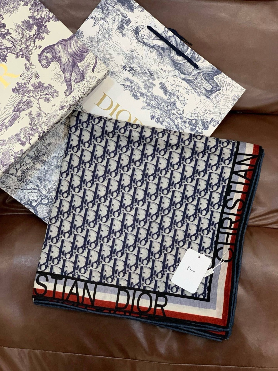 新✨✨😘👍Dior最最新的专柜主打款【D边框老花140】 💟 度假及日常都非常好搭配的款😍订单私流 】一