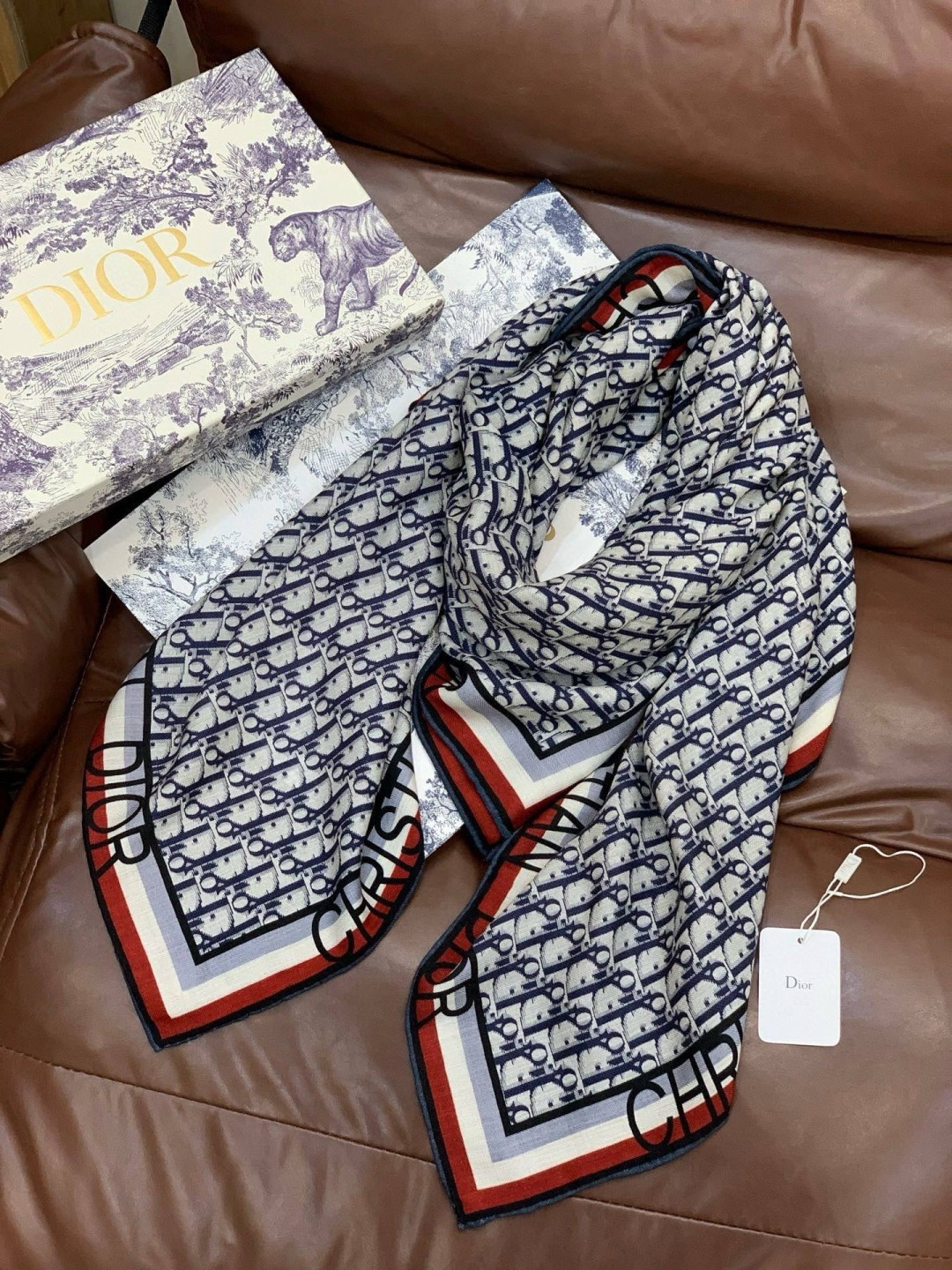 新✨✨😘👍Dior最最新的专柜主打款【D边框老花140】 💟 度假及日常都非常好搭配的款😍订单私流 】一