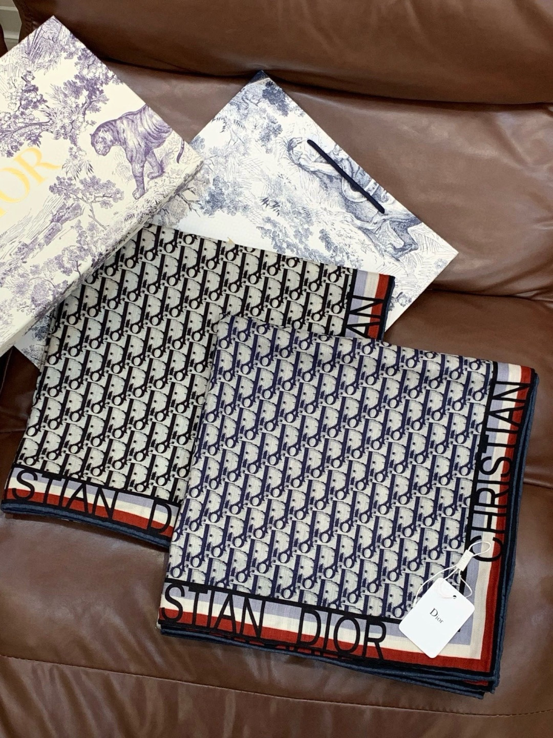 新✨✨😘👍Dior最最新的专柜主打款【D边框老花140】 💟 度假及日常都非常好搭配的款😍订单私流 】一