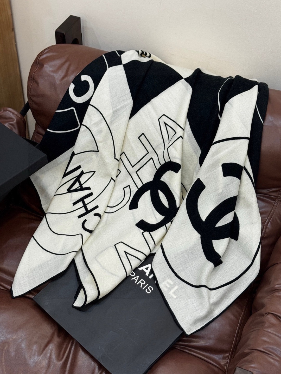 Chanel 25s秋冬新品～【140顶级丝毛双面同色披肩】25s 秋冬披肩设计真的好有突破粉色米色格优