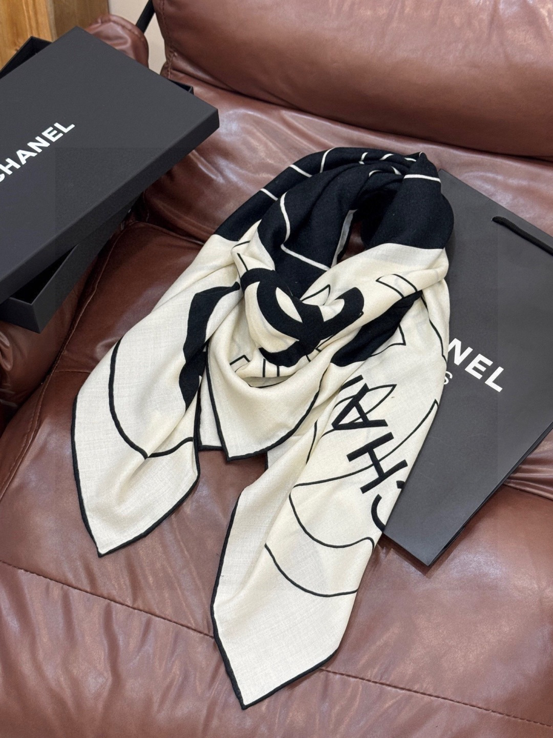 Chanel 25s秋冬新品～【140顶级丝毛双面同色披肩】25s 秋冬披肩设计真的好有突破粉色米色格优