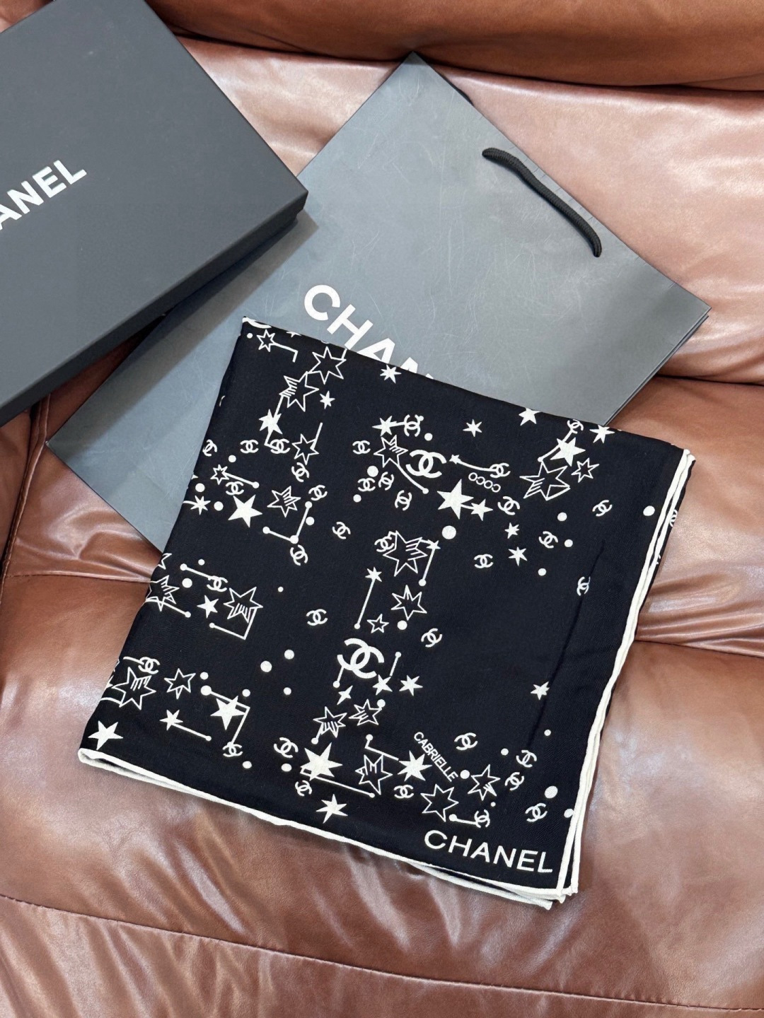Chanel ~20。秋冬新品～【140顶级丝绒双面同色】繁星点点与双C的完美结合适合各种场合搭配使用黑