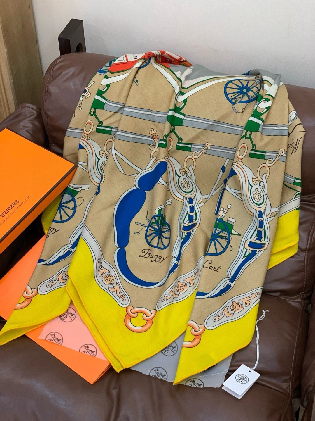 羊绒新款🆕👏👏买了都说好看‼️推荐💕爱马仕双面同色羊绒方巾【双面同色140】，顶级工艺超值‼️爱马仕专柜