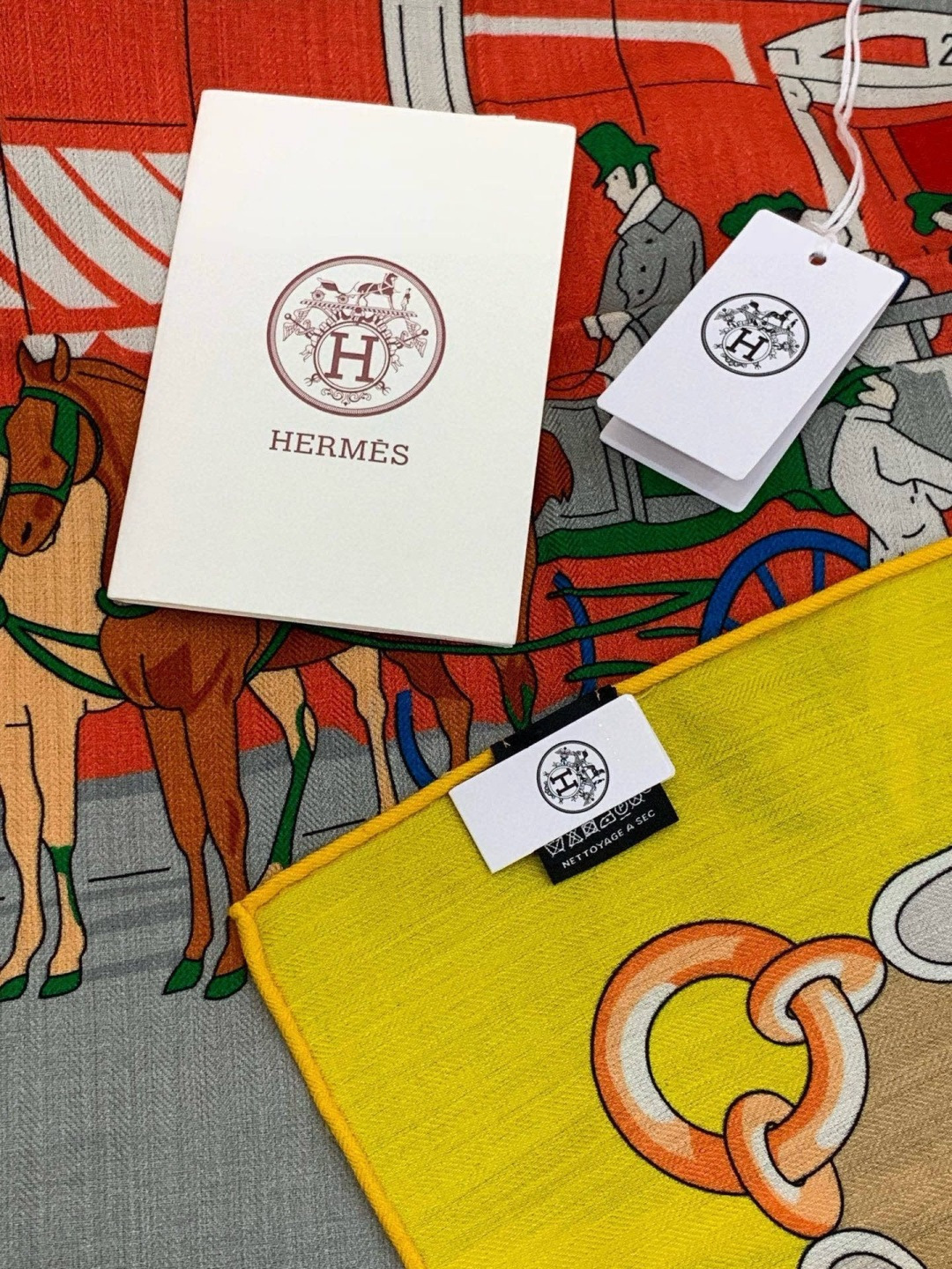 羊绒新款🆕👏👏买了都说好看‼️推荐💕爱马仕双面同色羊绒方巾【双面同色140】，顶级工艺超值‼️爱马仕专柜