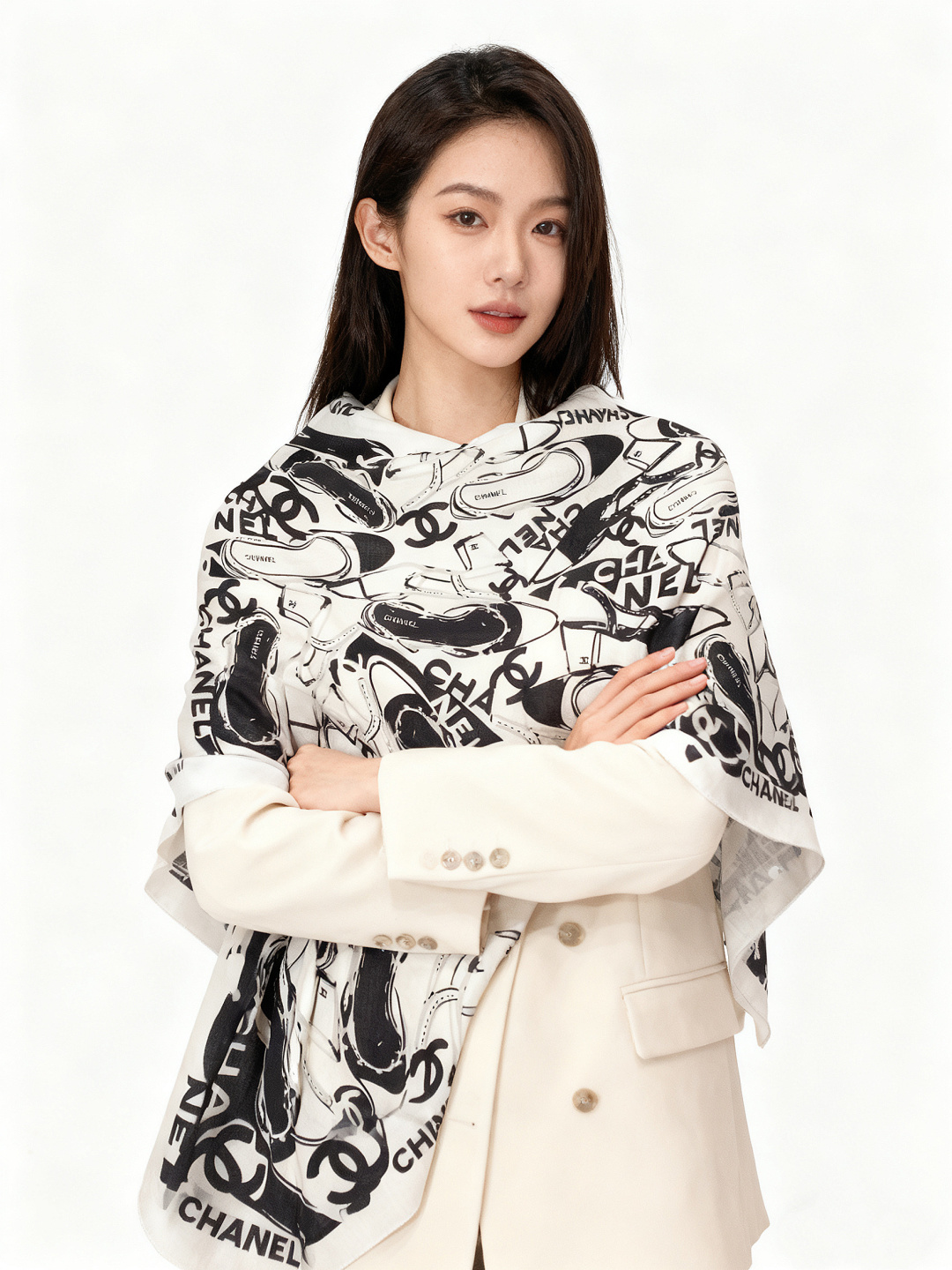 2025秋冬高级成衣系列～Chanel 【140双面同色丝绒披肩】此系列谱写一曲自由轻灵的赞歌本系列作品