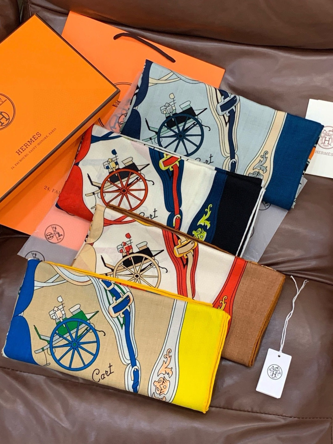 羊绒新款🆕👏👏买了都说好看‼️推荐💕爱马仕双面同色羊绒方巾【双面同色140】，顶级工艺超值‼️爱马仕专柜