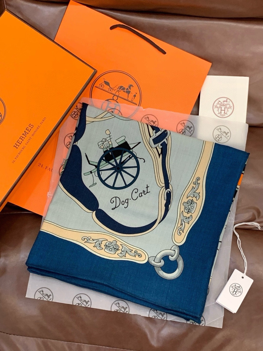 羊绒新款🆕👏👏买了都说好看‼️推荐💕爱马仕双面同色羊绒方巾【双面同色140】，顶级工艺超值‼️爱马仕专柜