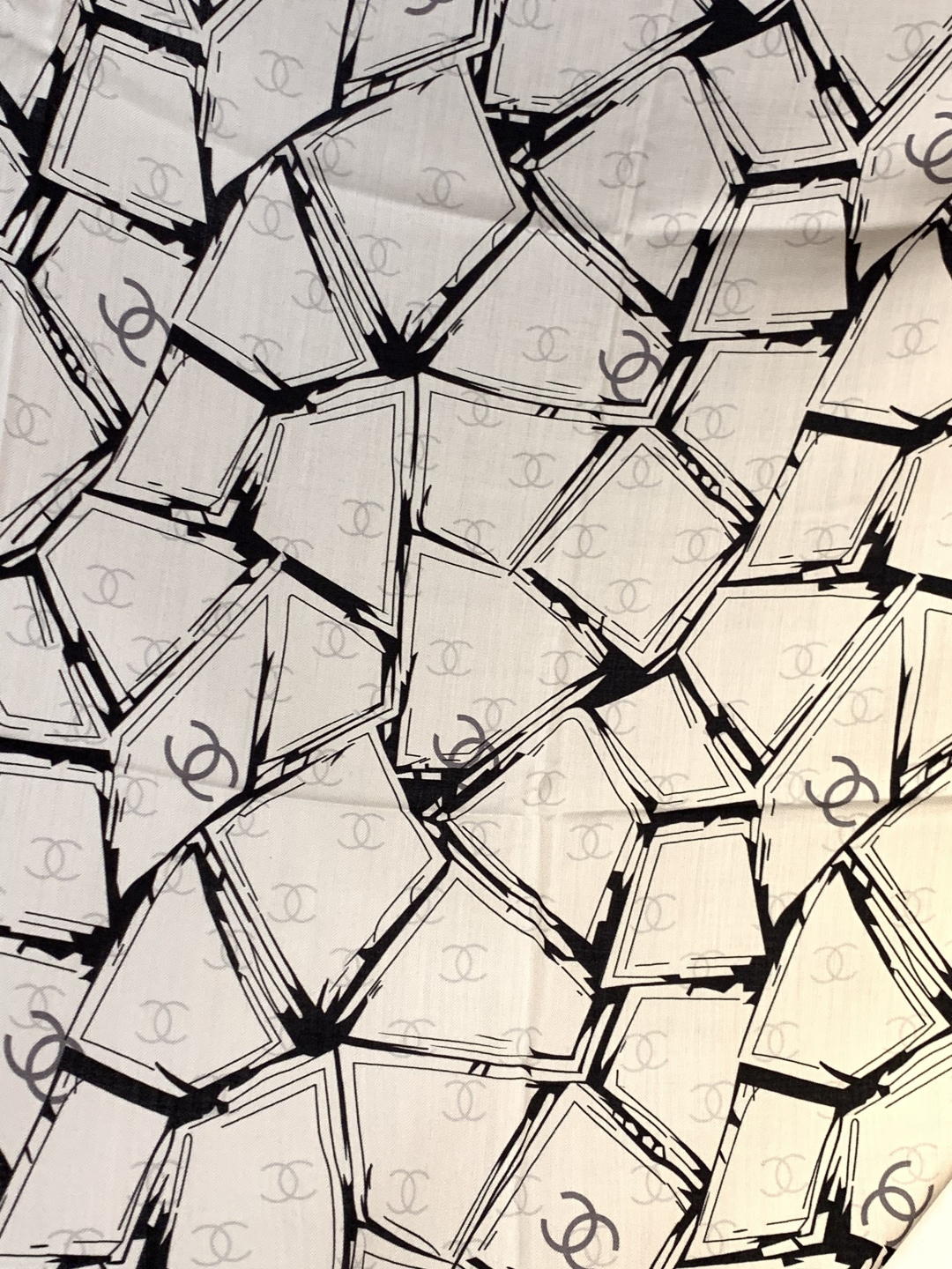 2025秋冬高级成衣系列～Chanel 【140双面同色丝绒披肩】此系列谱写一曲自由轻灵的赞歌本系列作品