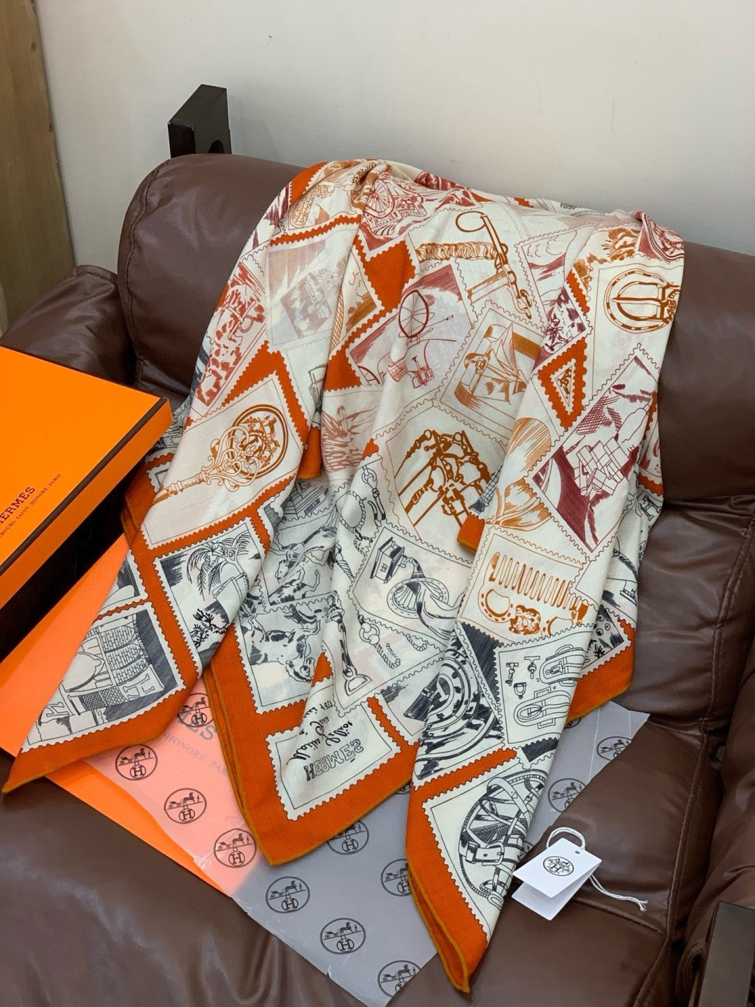 💟2025年秋冬抢先 上新💞【双面同色丝毛绒方巾】手工卷边山羊绒和真丝混纺披肩（70%山羊绒，30%桑蚕