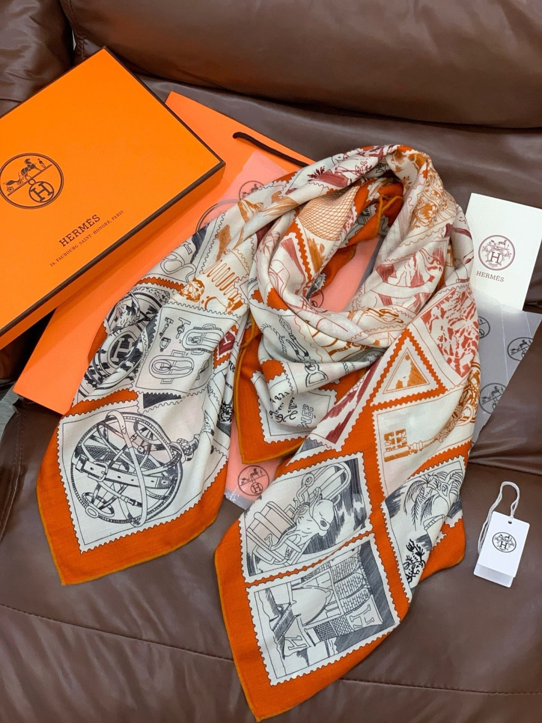 💟2025年秋冬抢先 上新💞【双面同色丝毛绒方巾】手工卷边山羊绒和真丝混纺披肩（70%山羊绒，30%桑蚕