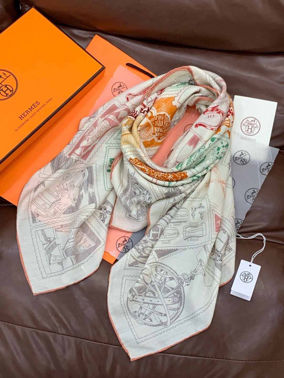 💟2025年秋冬抢先 上新💞【双面同色丝毛绒方巾】手工卷边山羊绒和真丝混纺披肩（70%山羊绒，30%桑蚕