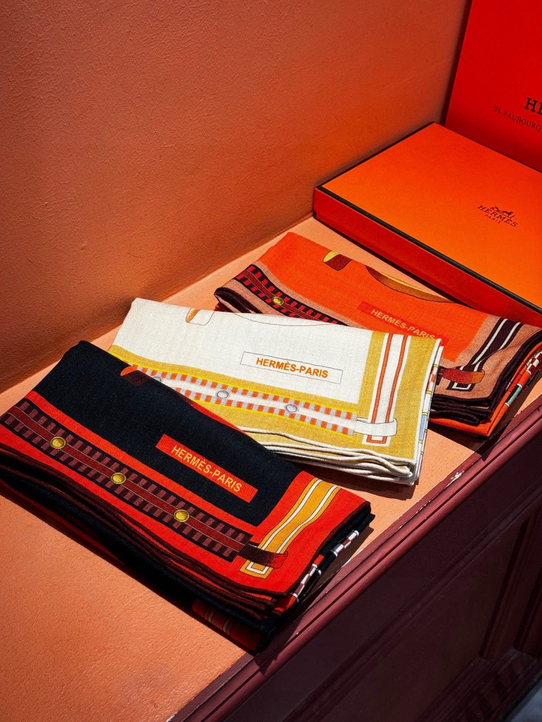 ❄️【双面同色】原单爱马仕140cm丝绒方巾💕 《马术密匙》，十九世纪的商品图录汇集了手工匠们的系列产品