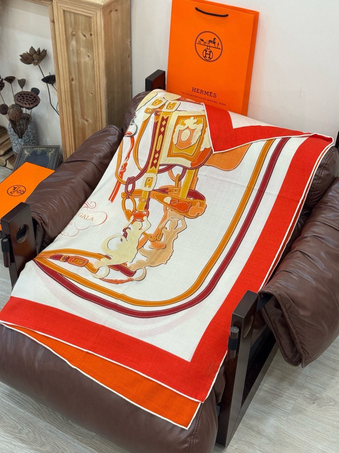 羊绒新款🆕🏇🏇买了都说好看‼️推荐💕【华丽的缰辔双面同色140】羊绒方巾，顶级工艺超值‼️爱马仕专柜爆款