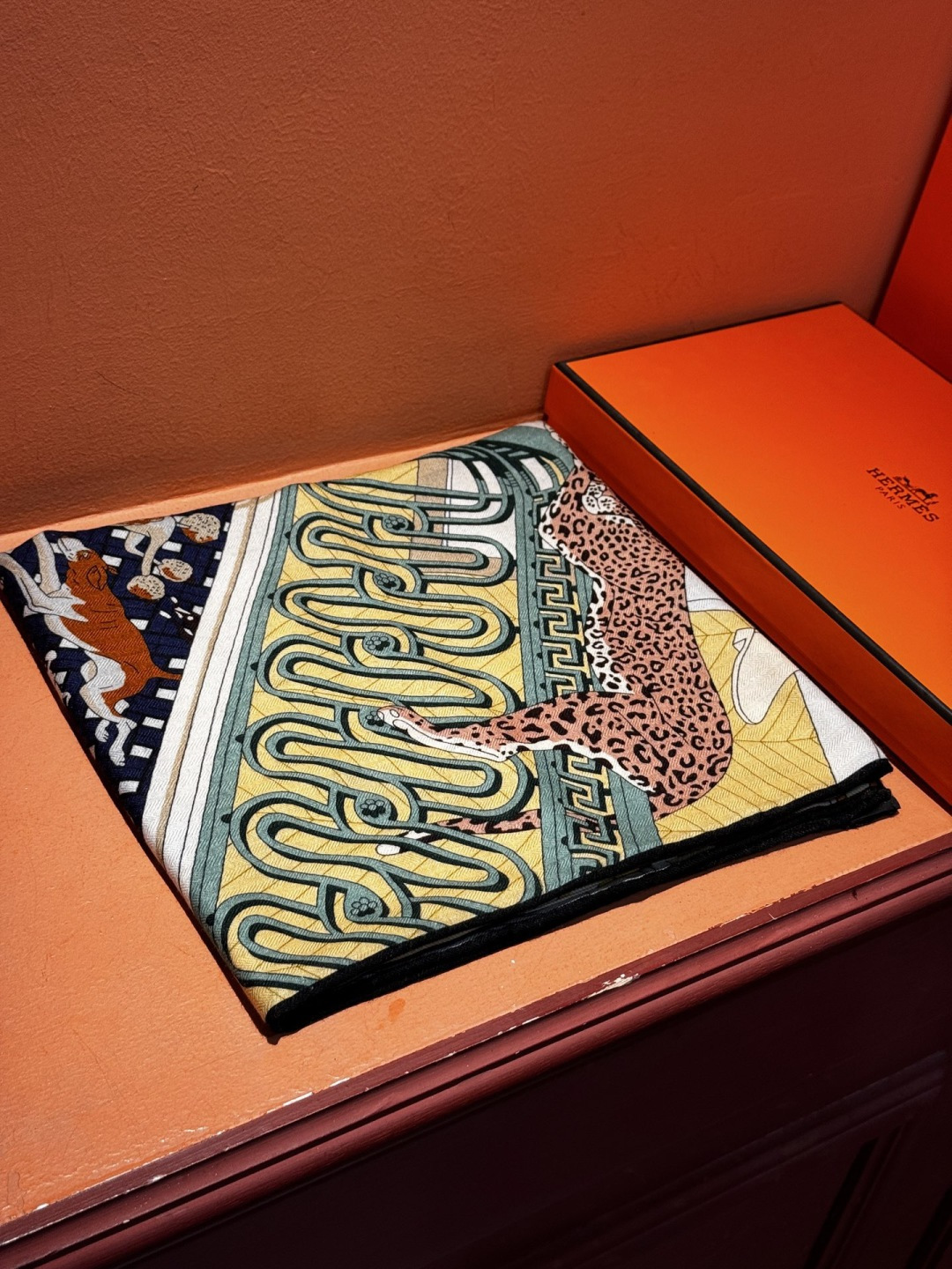 💟上新💞｛24号之谜｝羊绒大方巾[双面同色140]手工卷边H家是创意和作品故事的无限源泉，每季皆推出全新