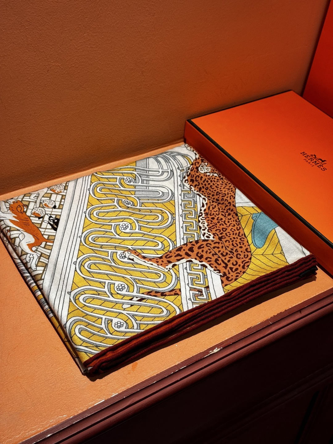 💟上新💞｛24号之谜｝羊绒大方巾[双面同色140]手工卷边H家是创意和作品故事的无限源泉，每季皆推出全新