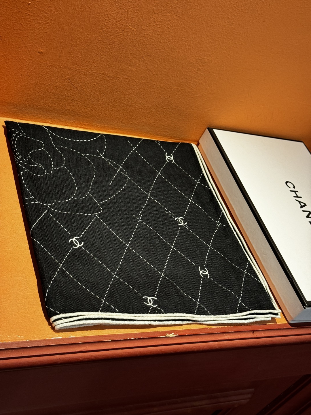 【升级双面同色 加密面料】 上新❤️ 140*140台版印花 黑白二色 高级都市新贵！山茶花的再一次邂逅