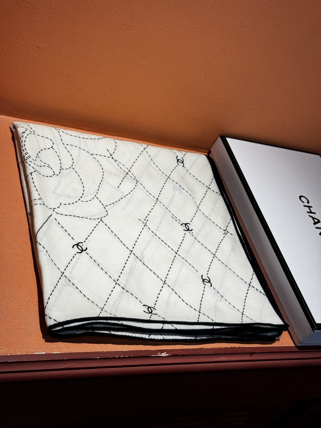 【升级双面同色 加密面料】 上新❤️ 140*140台版印花 黑白二色 高级都市新贵！山茶花的再一次邂逅