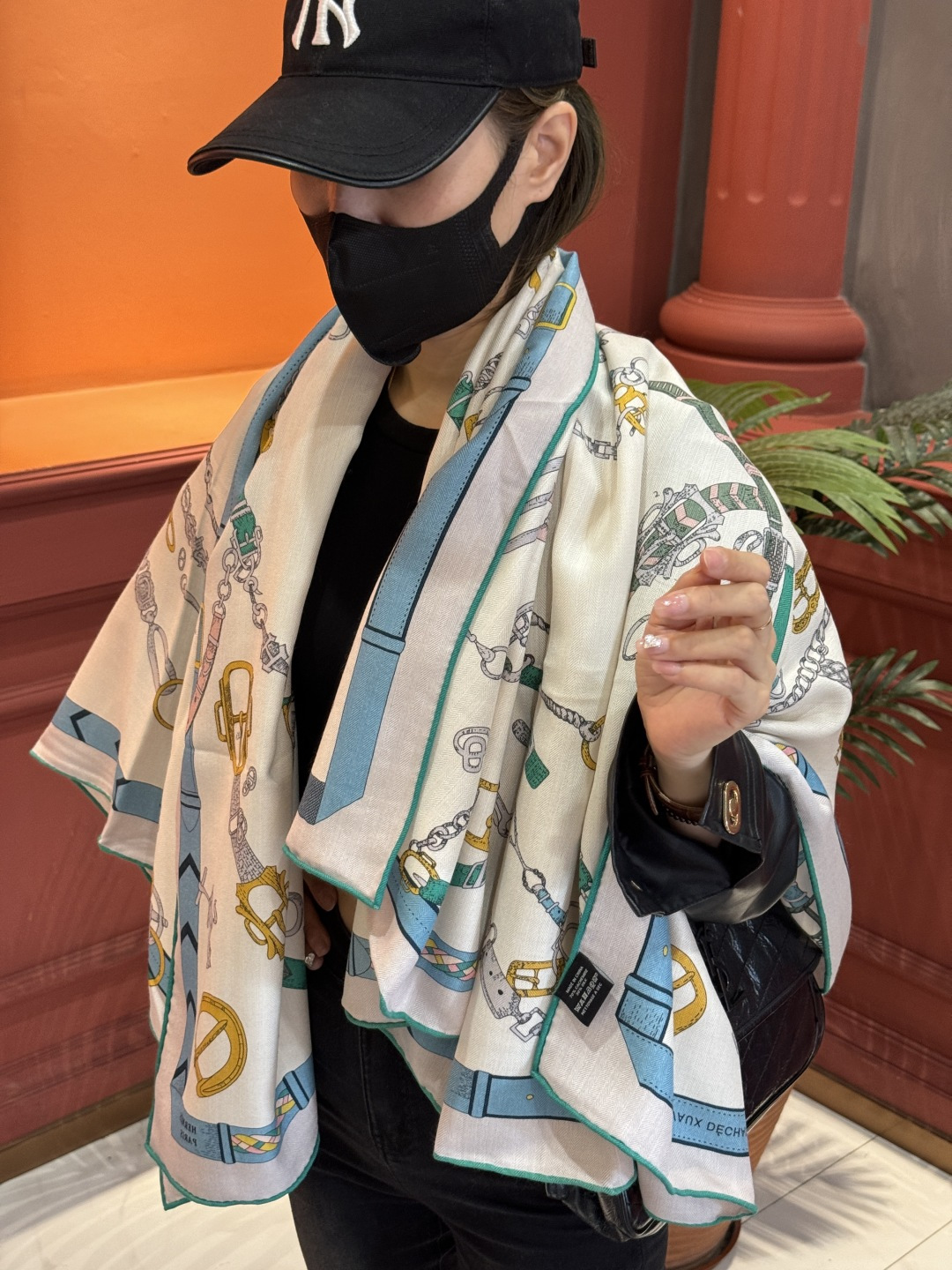 羊绒新款🆕👏👏买了都说好看‼️推荐💕爱马仕双面同色羊绒方巾【跃动的马儿双面同色140】，顶级工艺超值‼️