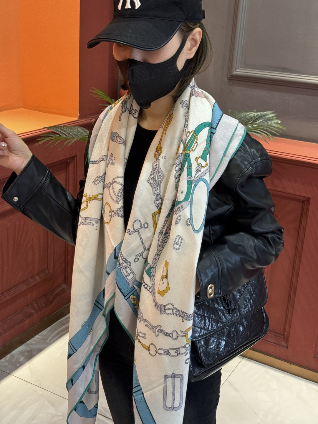 羊绒新款🆕👏👏买了都说好看‼️推荐💕爱马仕双面同色羊绒方巾【跃动的马儿双面同色140】，顶级工艺超值‼️