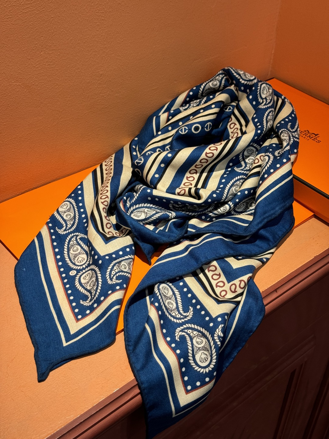 羊绒新款🆕👏👏买了都说好看‼️推荐💕爱马仕双面同色羊绒方巾【水手纹身双面同色140】，顶级工艺超值‼️爱