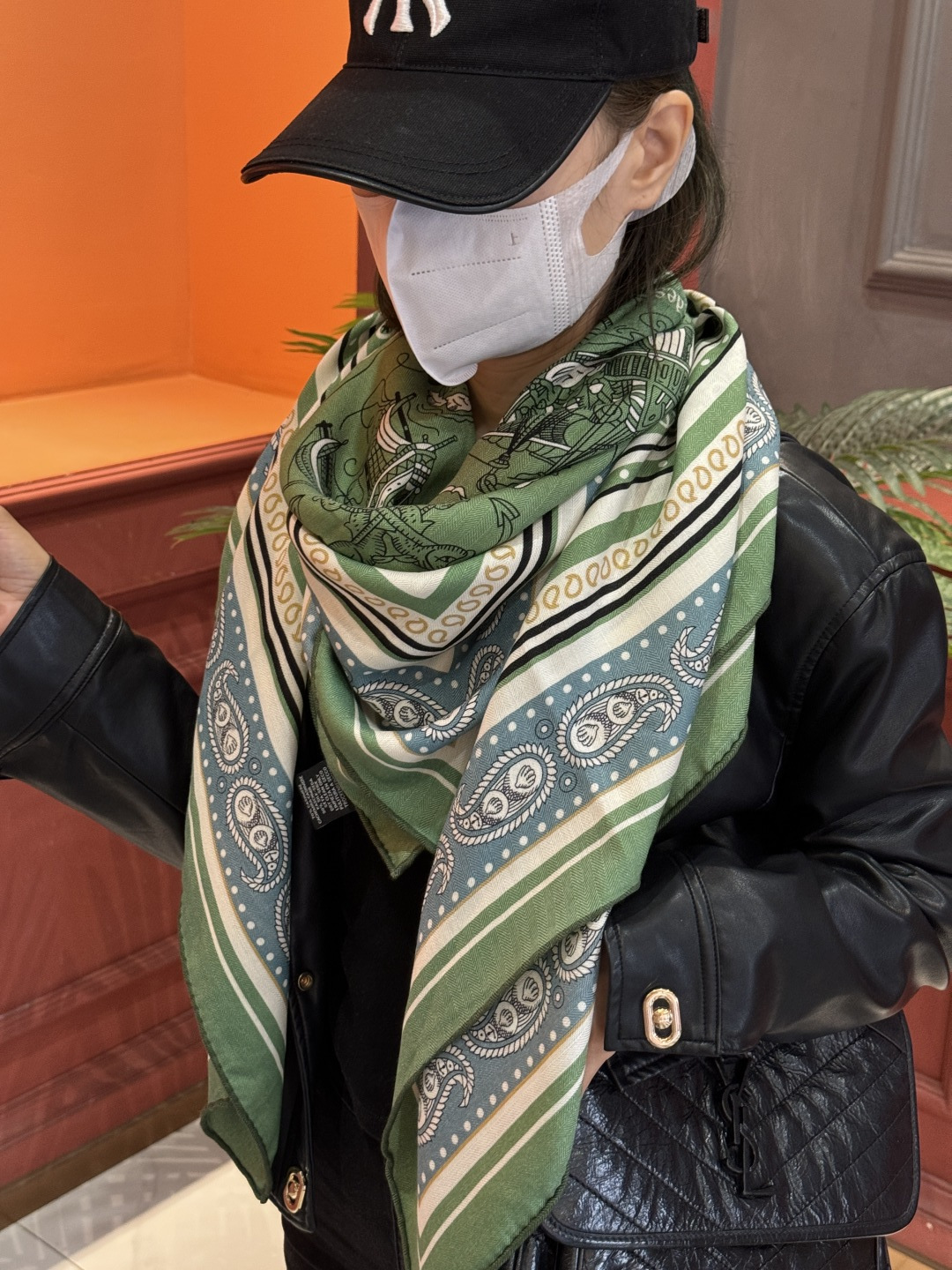 羊绒新款🆕👏👏买了都说好看‼️推荐💕爱马仕双面同色羊绒方巾【水手纹身双面同色140】，顶级工艺超值‼️爱