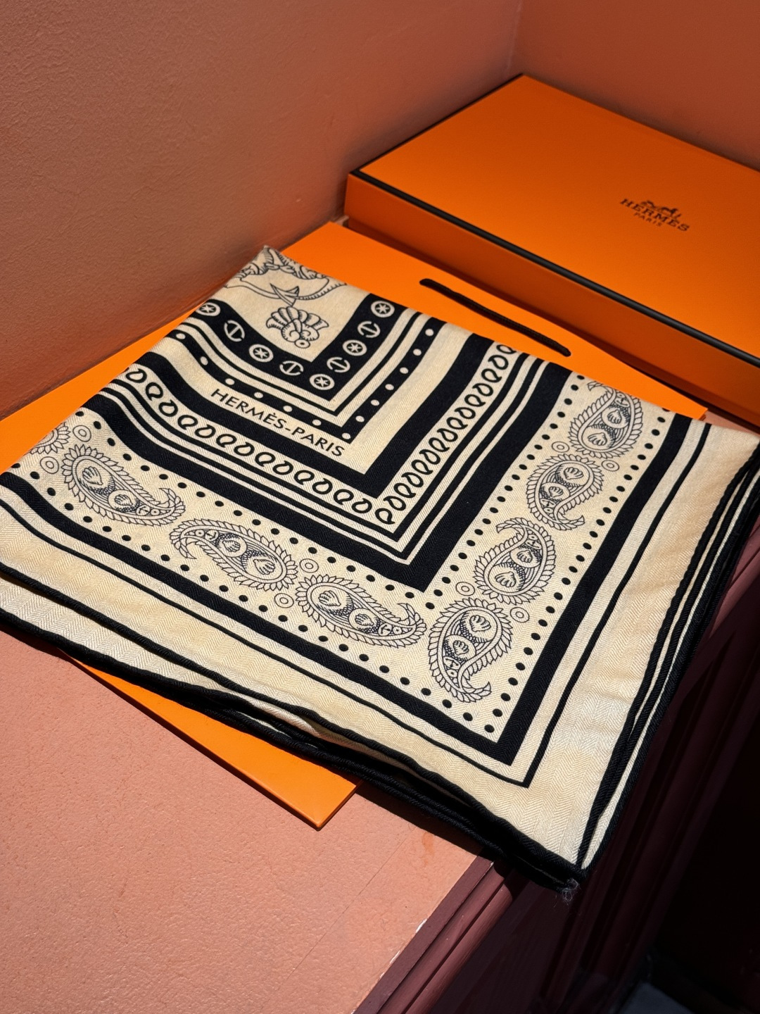 羊绒新款🆕👏👏买了都说好看‼️推荐💕爱马仕双面同色羊绒方巾【水手纹身双面同色140】，顶级工艺超值‼️爱