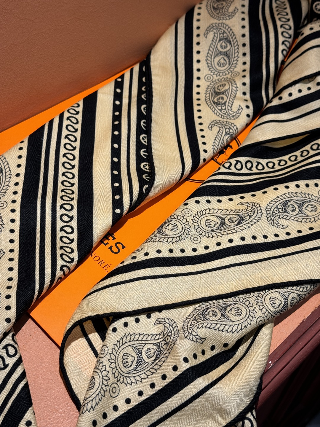 羊绒新款🆕👏👏买了都说好看‼️推荐💕爱马仕双面同色羊绒方巾【水手纹身双面同色140】，顶级工艺超值‼️爱