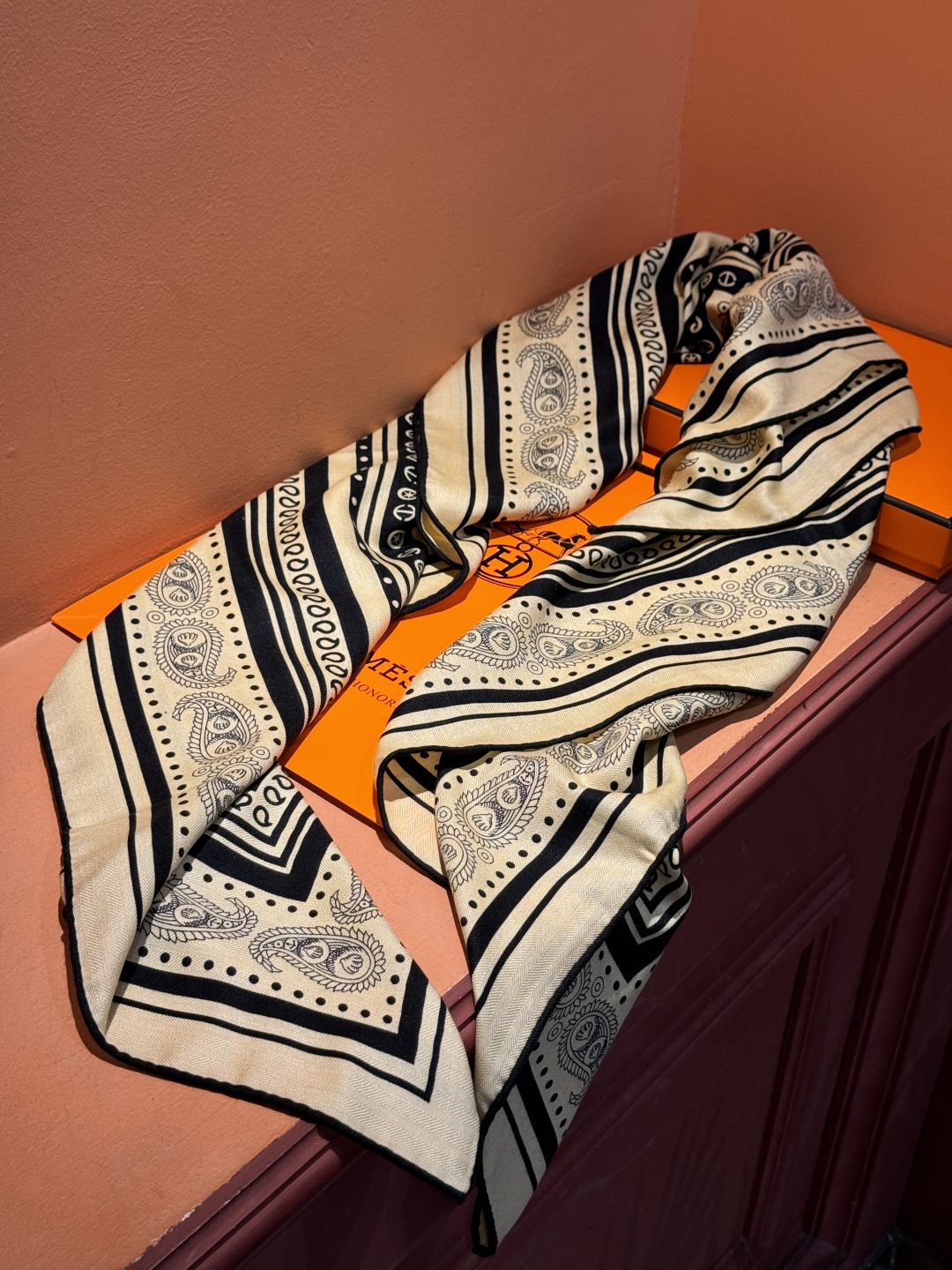 羊绒新款🆕👏👏买了都说好看‼️推荐💕爱马仕双面同色羊绒方巾【水手纹身双面同色140】，顶级工艺超值‼️爱