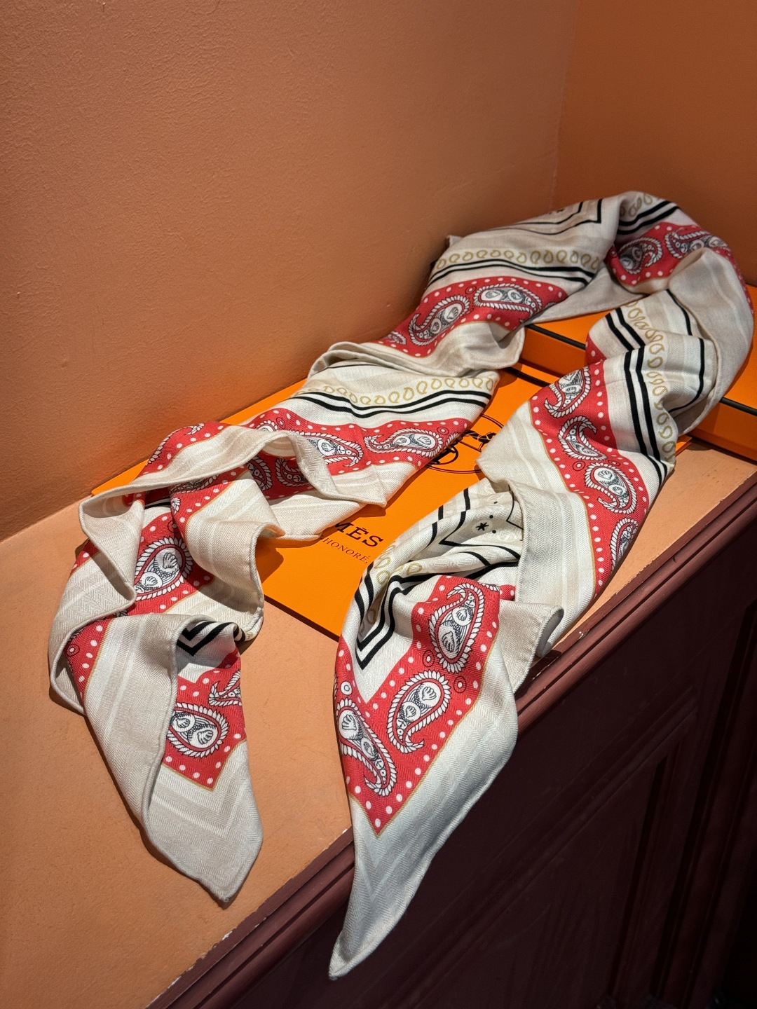 羊绒新款🆕👏👏买了都说好看‼️推荐💕爱马仕双面同色羊绒方巾【水手纹身双面同色140】，顶级工艺超值‼️爱