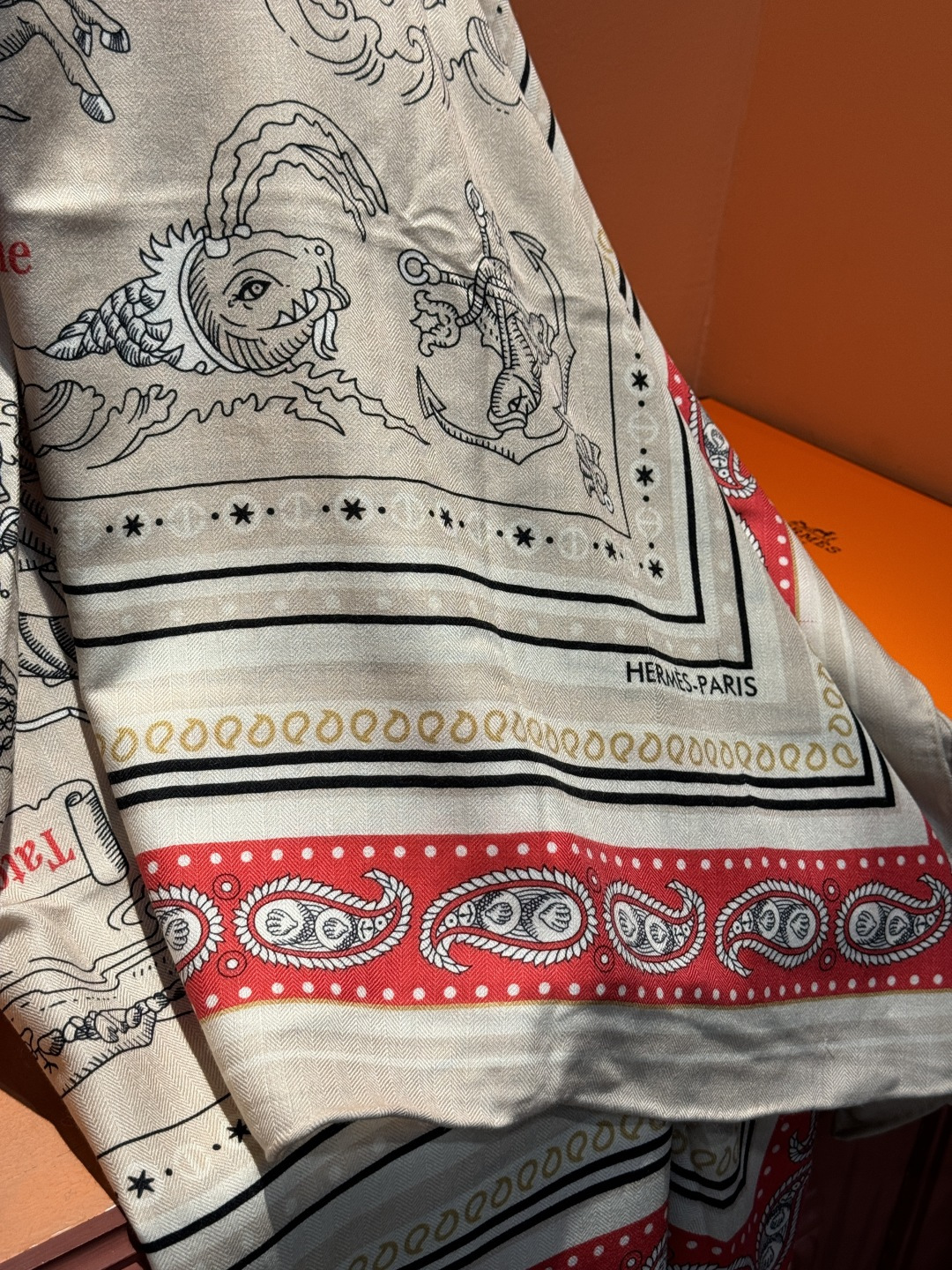 羊绒新款🆕👏👏买了都说好看‼️推荐💕爱马仕双面同色羊绒方巾【水手纹身双面同色140】，顶级工艺超值‼️爱