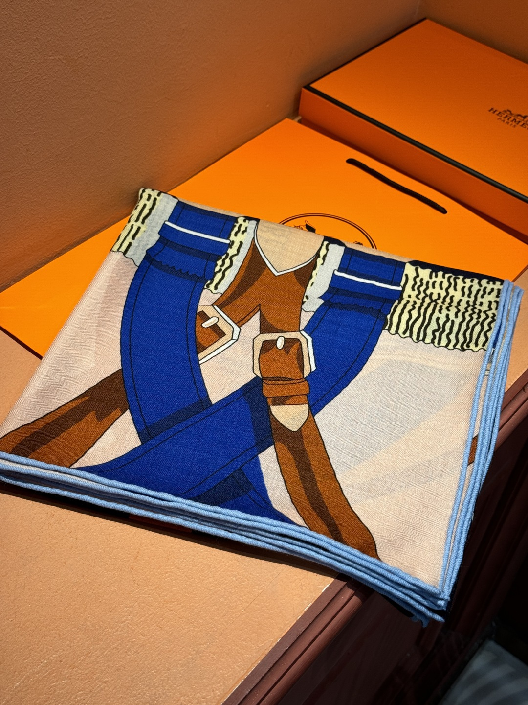 羊绒新款🆕👏👏买了都说好看‼️推荐💕爱马仕双面同色羊绒方巾，【双面同色140】顶级工艺超值‼️爱马仕专柜