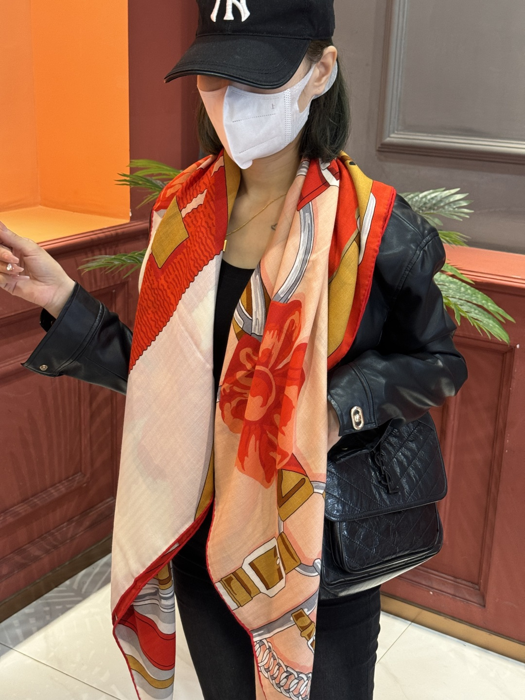 羊绒新款🆕👏👏买了都说好看‼️推荐💕爱马仕双面同色羊绒方巾，【双面同色140】顶级工艺超值‼️爱马仕专柜