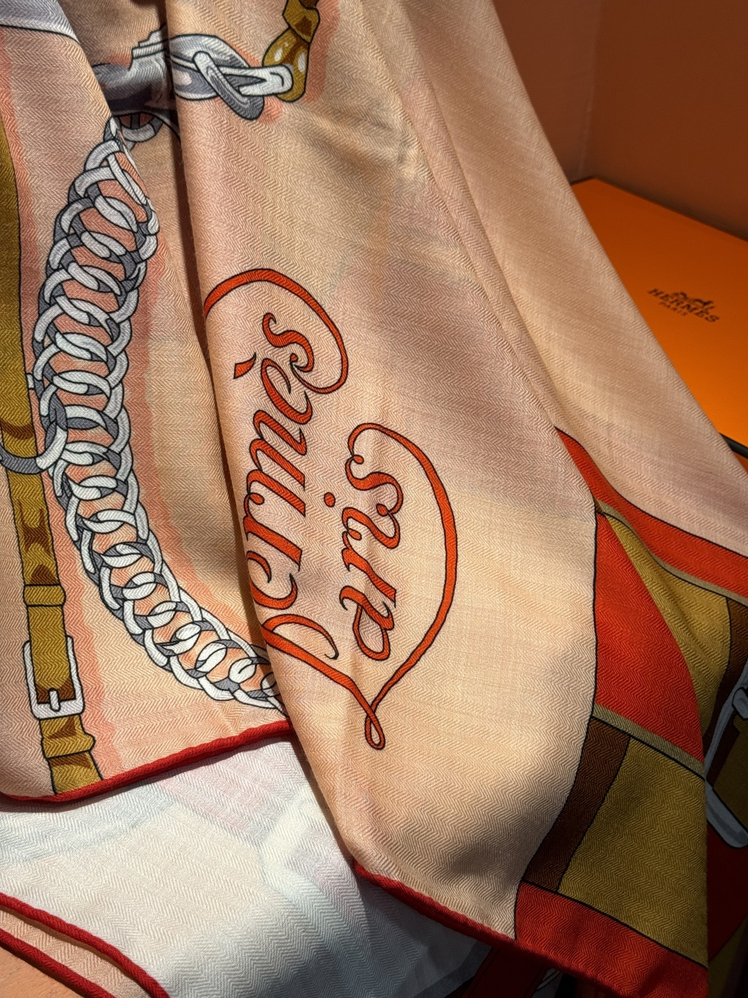 羊绒新款🆕👏👏买了都说好看‼️推荐💕爱马仕双面同色羊绒方巾，【双面同色140】顶级工艺超值‼️爱马仕专柜