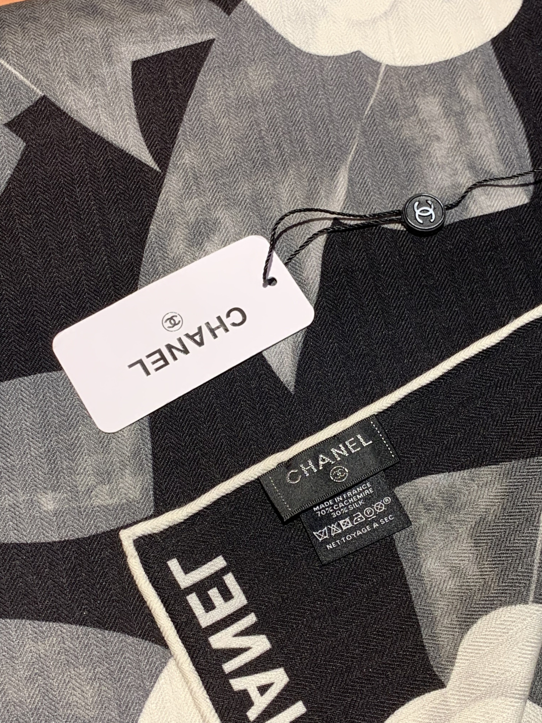 Chanel ~25秋冬新品～“山茶花与蝴蝶结”【140双面丝绒披肩】手工卷边丝绒方巾（30%桑蚕丝70