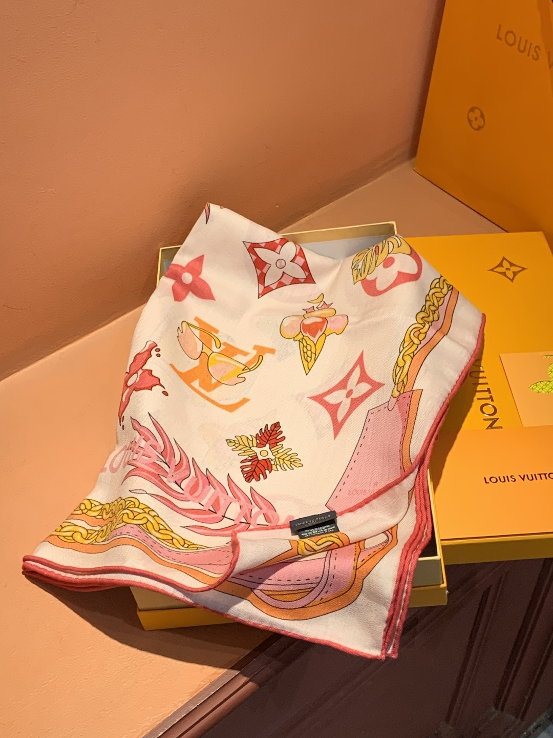 LV x TM 140披肩【140顶级丝绒双面同色披肩】本款LVxTMMonogram Multicol