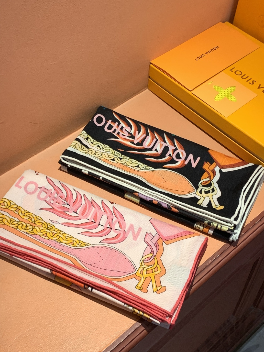 LV x TM 140披肩【140顶级丝绒双面同色披肩】本款LVxTMMonogram Multicol