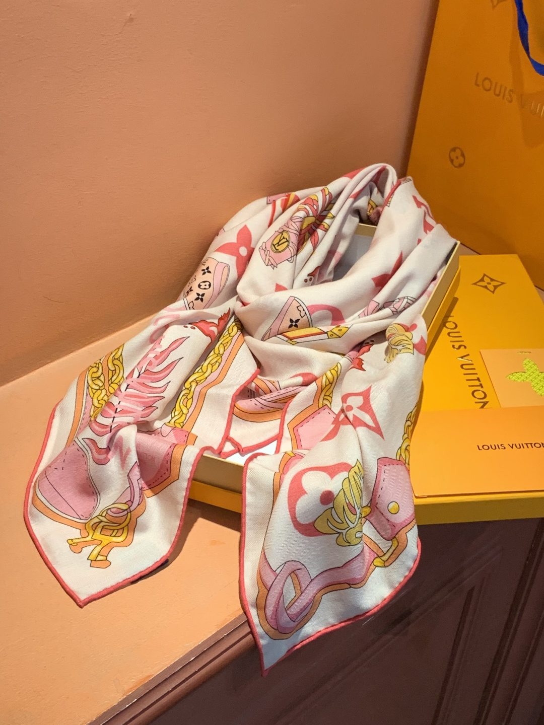 LV x TM 140披肩【140顶级丝绒双面同色披肩】本款LVxTMMonogram Multicol