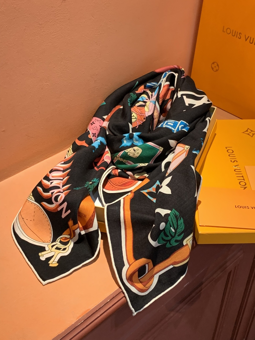 LV x TM 140披肩【140顶级丝绒双面同色披肩】本款LVxTMMonogram Multicol