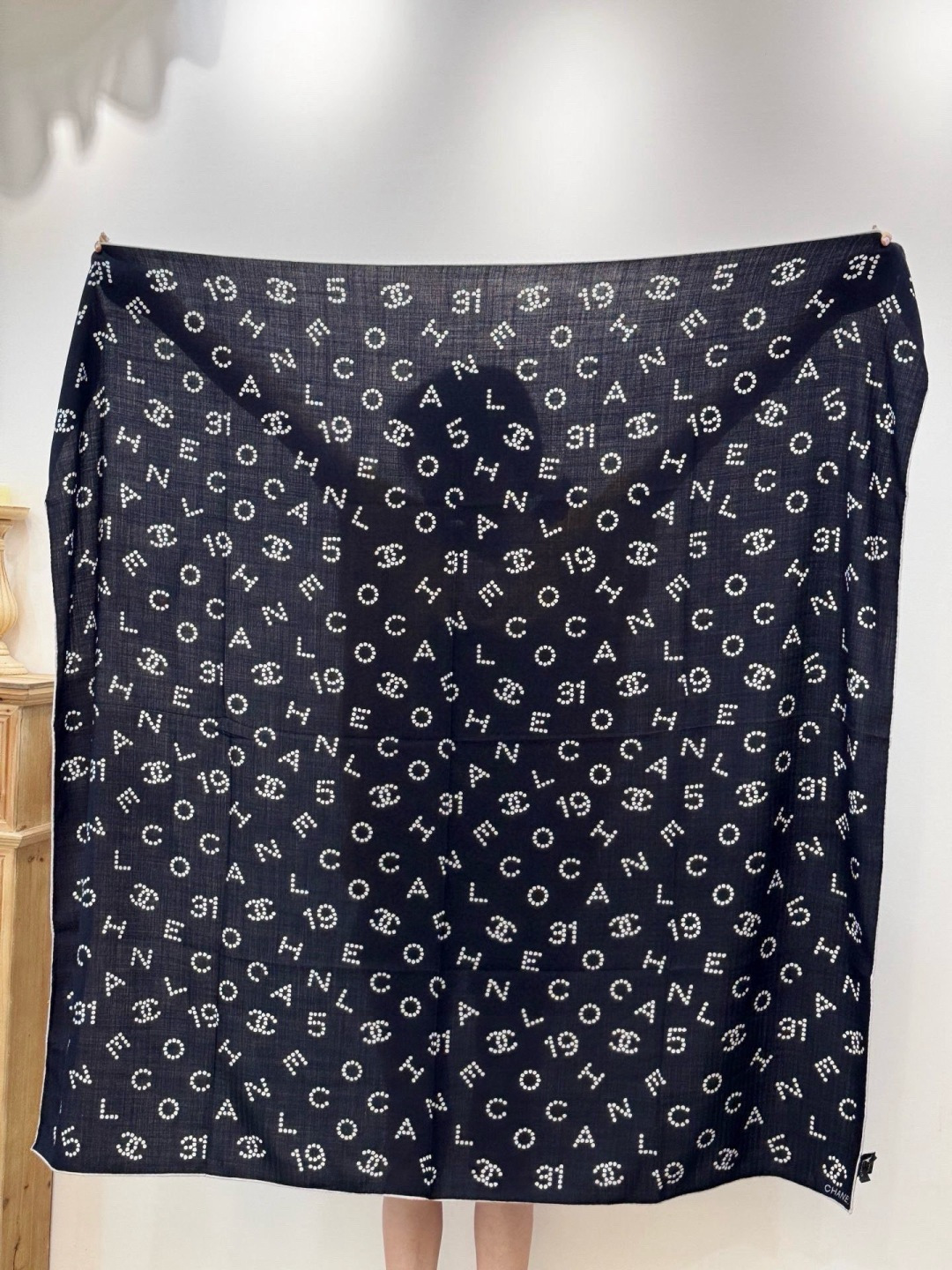 Chanel-丝绒双面方巾【140双面同色】出道即巅峰🐂火爆到一条难求🖤高级感十足的字母CC，和一切经典