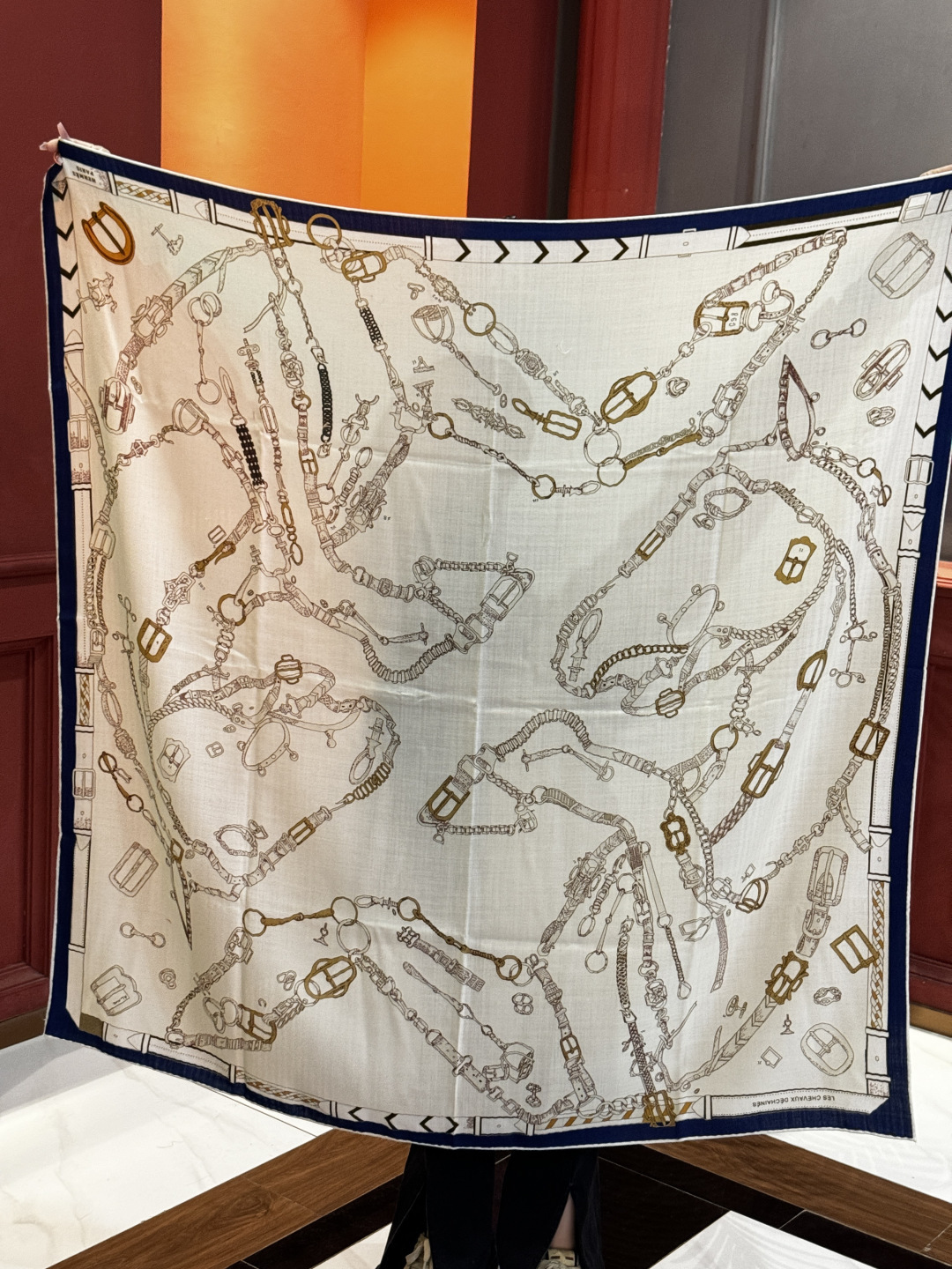 羊绒新款🆕👏👏买了都说好看‼️推荐💕爱马仕双面同色羊绒方巾【跃动的马儿双面同色140】，顶级工艺超值‼️