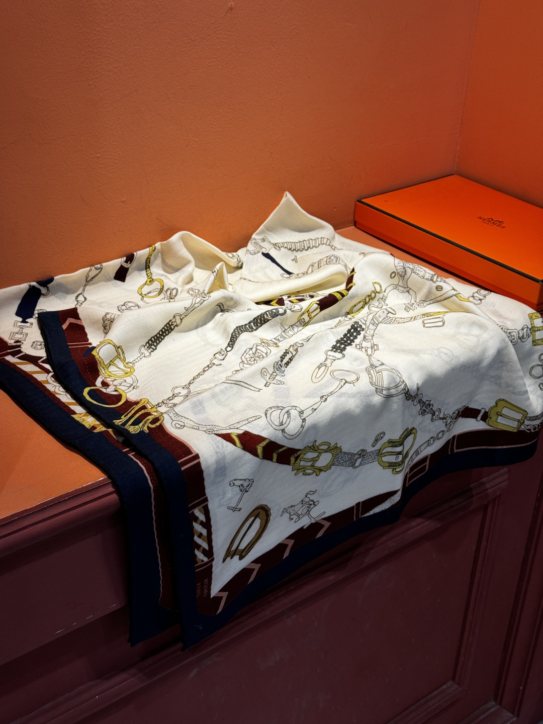 羊绒新款🆕👏👏买了都说好看‼️推荐💕爱马仕双面同色羊绒方巾【跃动的马儿双面同色140】，顶级工艺超值‼️