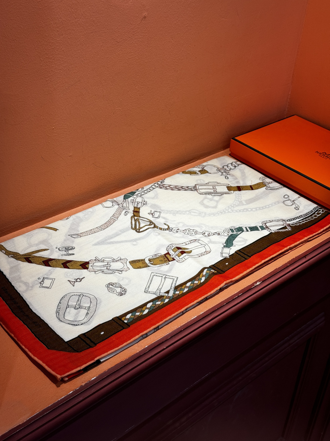 羊绒新款🆕👏👏买了都说好看‼️推荐💕爱马仕双面同色羊绒方巾【跃动的马儿双面同色140】，顶级工艺超值‼️