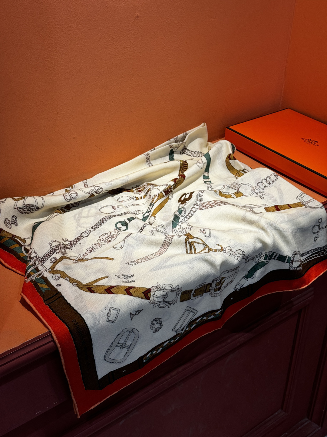 羊绒新款🆕👏👏买了都说好看‼️推荐💕爱马仕双面同色羊绒方巾【跃动的马儿双面同色140】，顶级工艺超值‼️