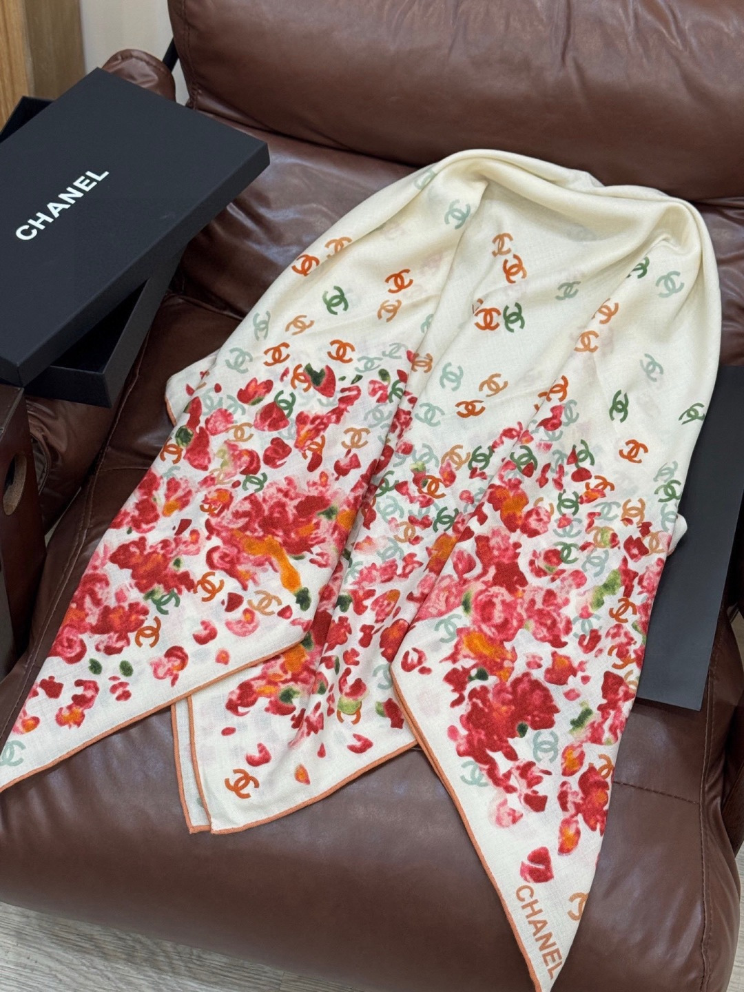 🌸·春日碎花20。 Chanel 140丝绒双面披肩25新款碎花花披肩超级有氛围感135*135cm的大