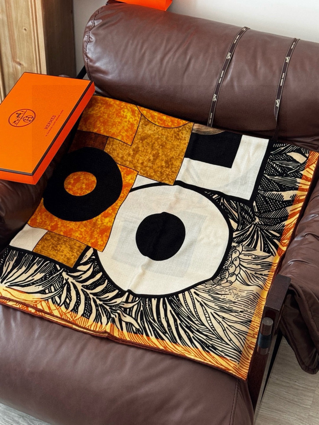 H，目前最热门的 “超现实爱马仕枢纽” 风靡全宇宙，听名字就充斥着未来空间♥️艺术品一样的存在，会绝版的