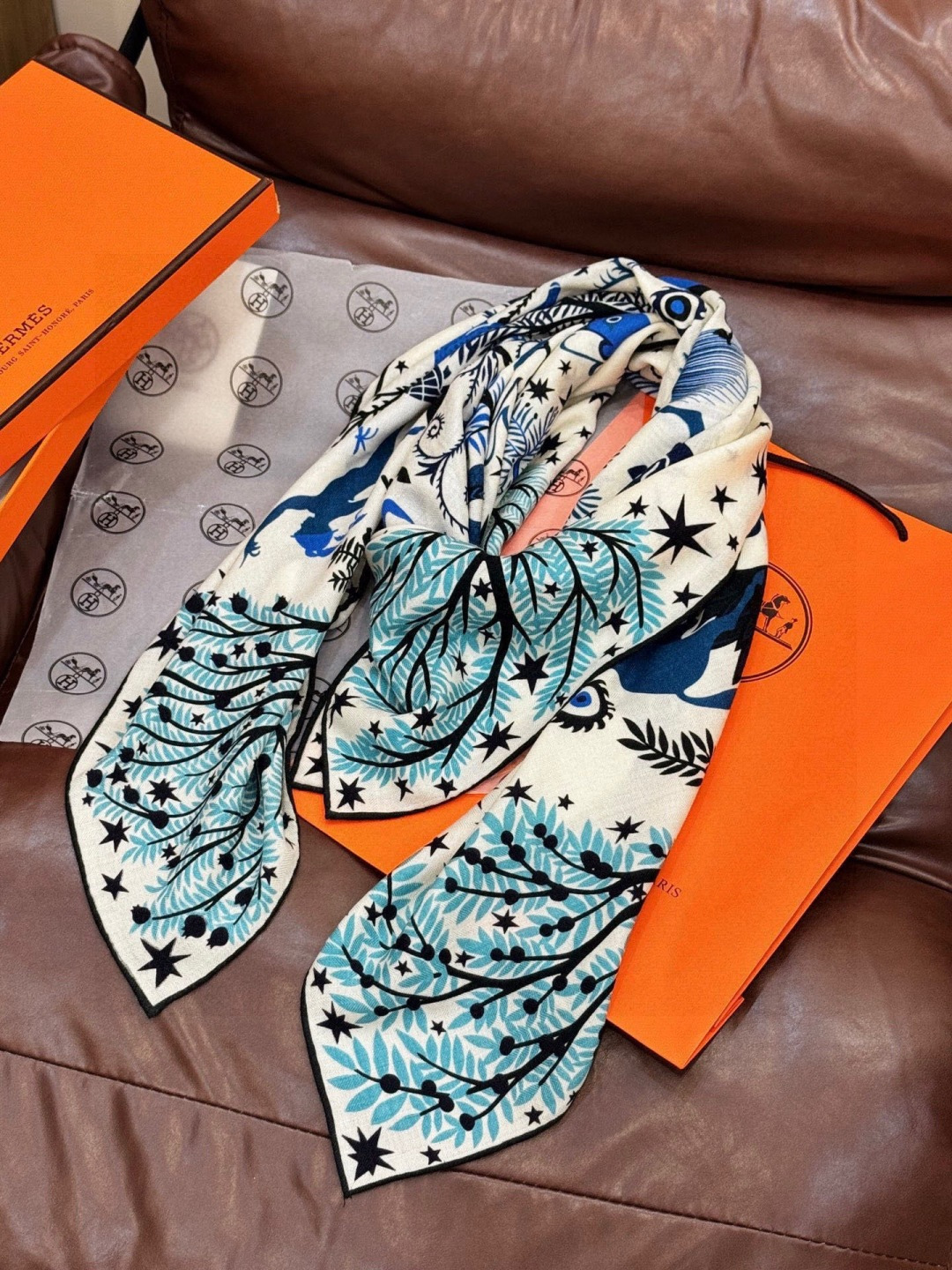 羊绒新款🆕👏👏买了都说好看‼️推荐💕爱马仕双面同色羊绒方巾【玛雅森林双面同色140】，顶级工艺超值‼️爱