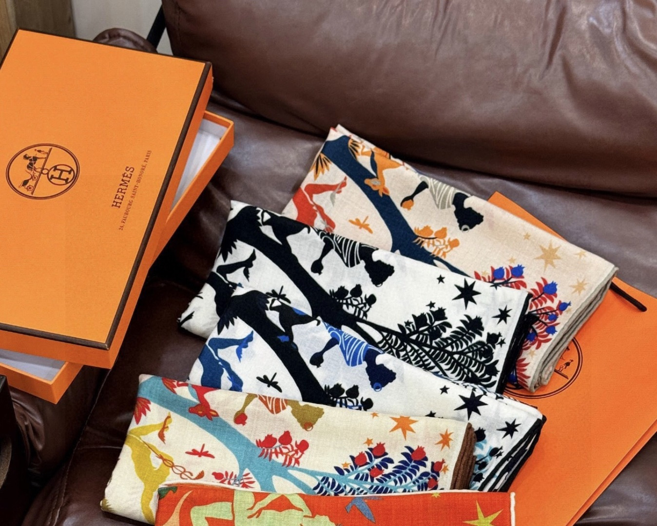 羊绒新款🆕👏👏买了都说好看‼️推荐💕爱马仕双面同色羊绒方巾【玛雅森林双面同色140】，顶级工艺超值‼️爱